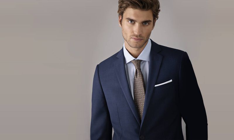 What color shirt with navy blue suit