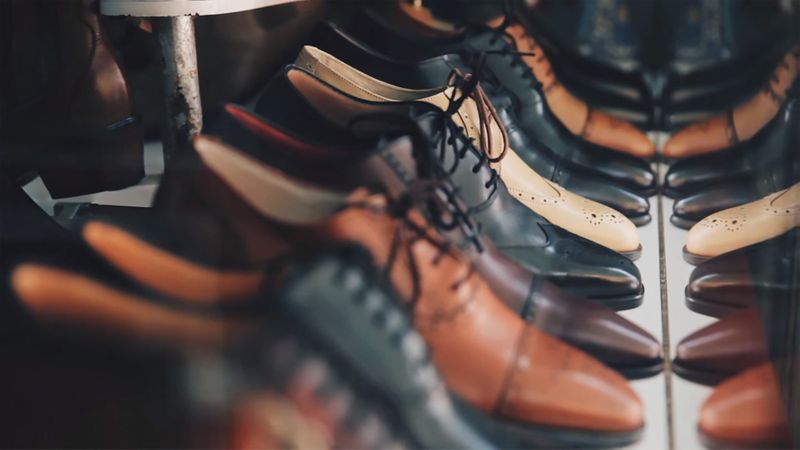what is the difference between oxford and derby shoes