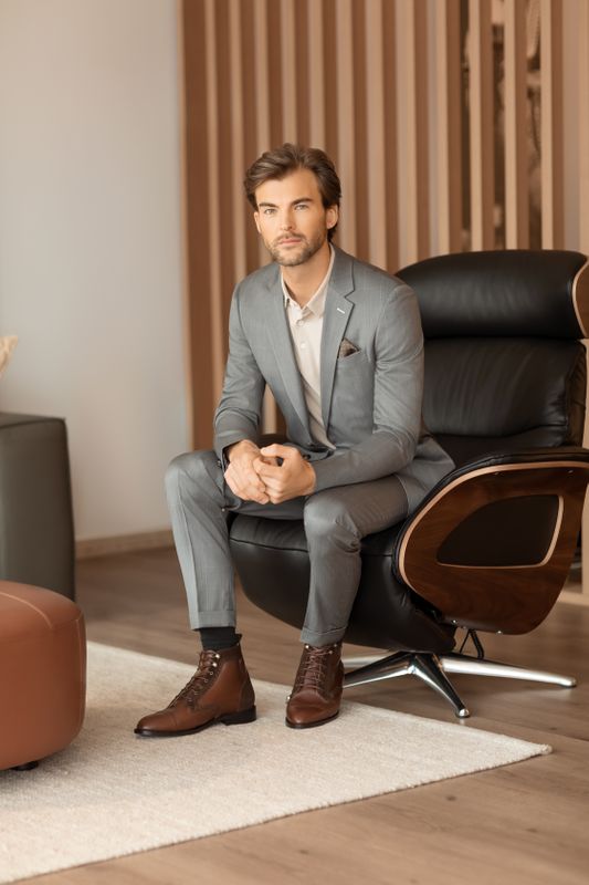 grey suit with brown boots